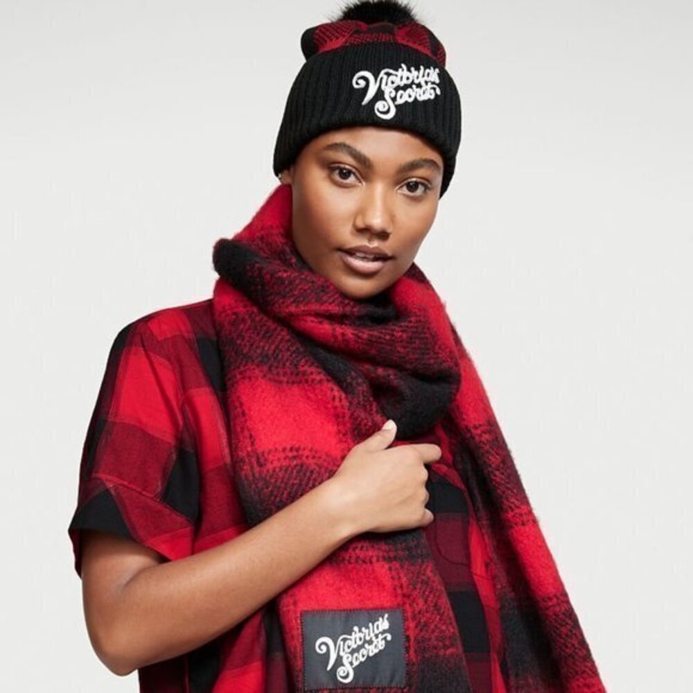 Victoria's Secret Beanie christmas Pom Pom Buffalo Plaid Red Black